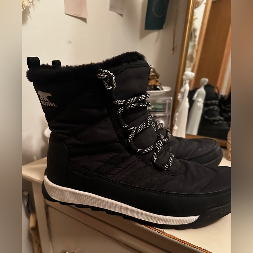 Sorel Womens Whitney ll short lace winter boots